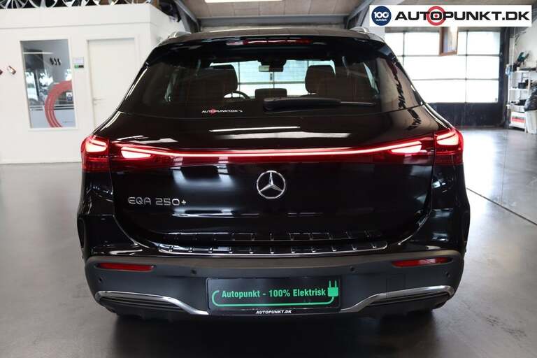 Mercedes EQA250+