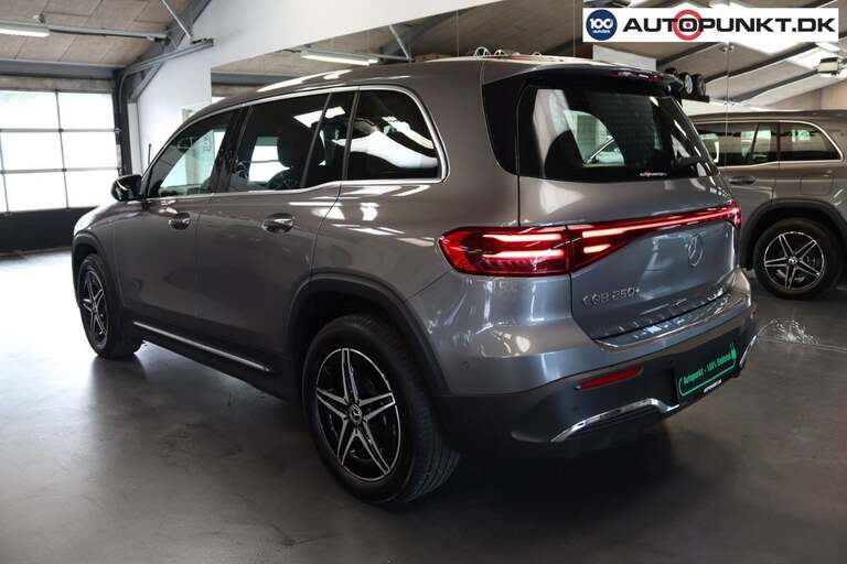 Mercedes EQB250+
