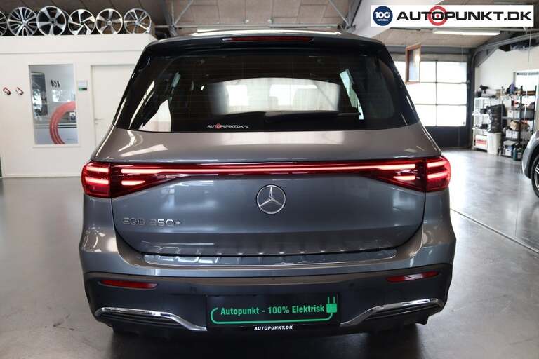 Mercedes EQB250+