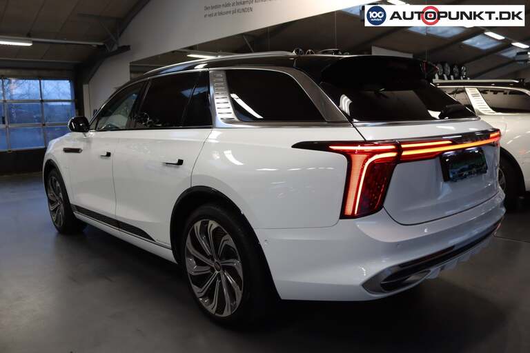 Hongqi E-HS9