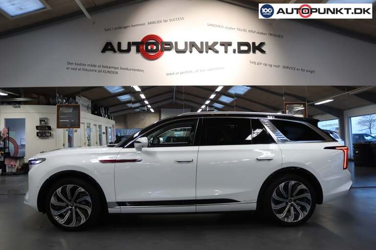 Hongqi E-HS9