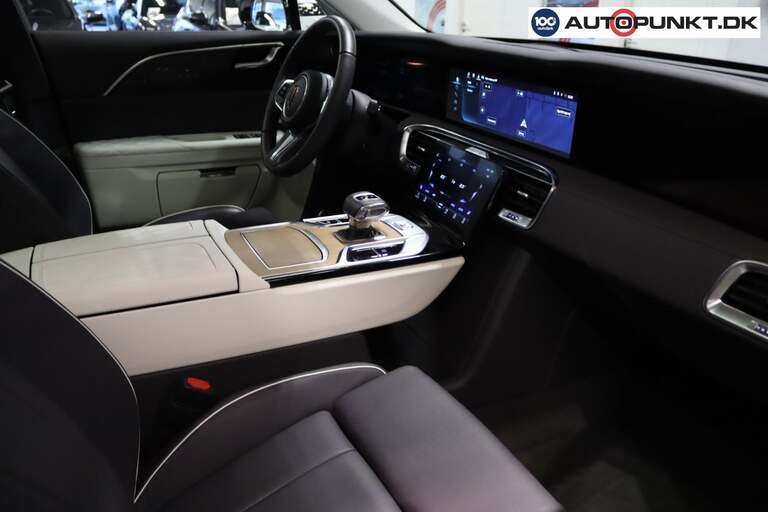 Hongqi E-HS9