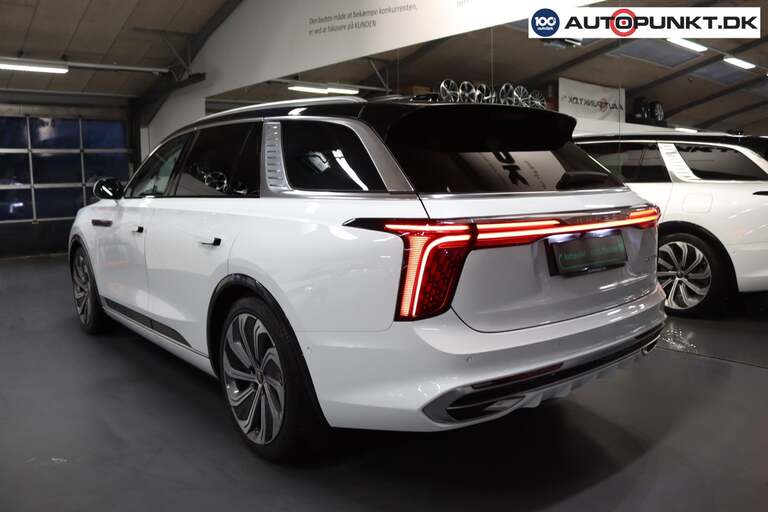Hongqi E-HS9