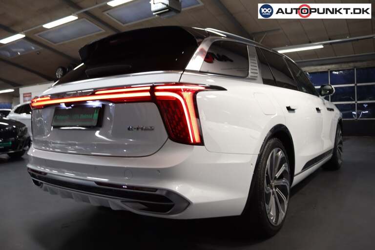 Hongqi E-HS9