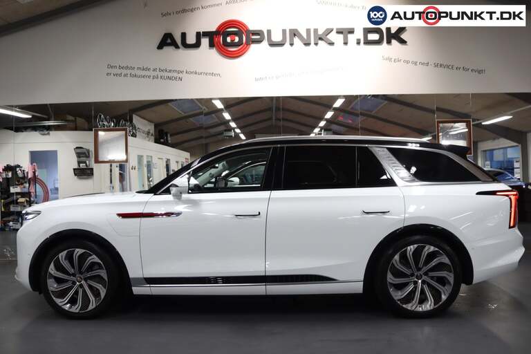 Hongqi E-HS9