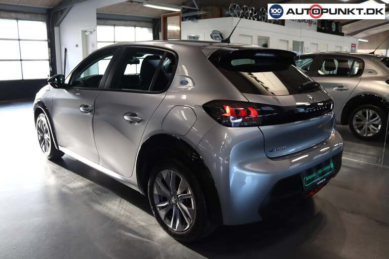 Peugeot e-208