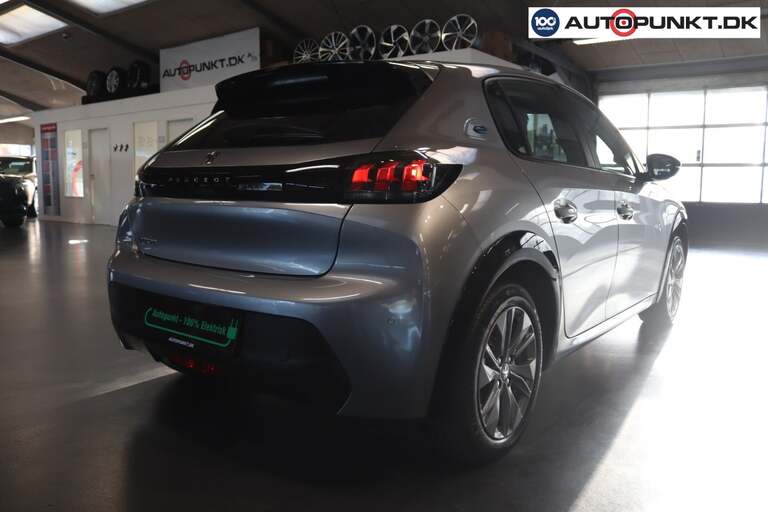Peugeot e-208