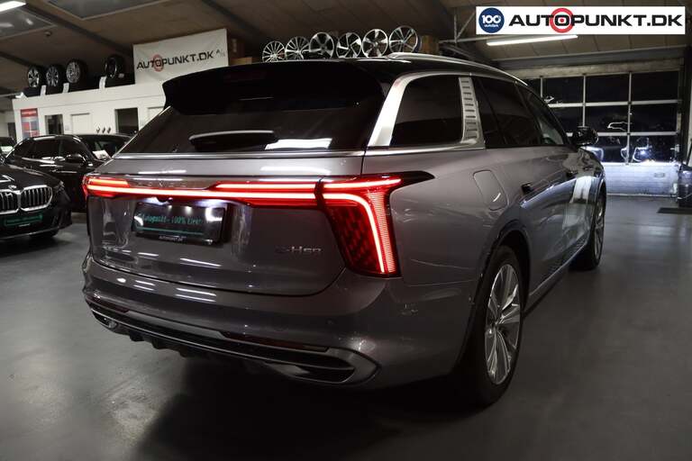 Hongqi E-HS9