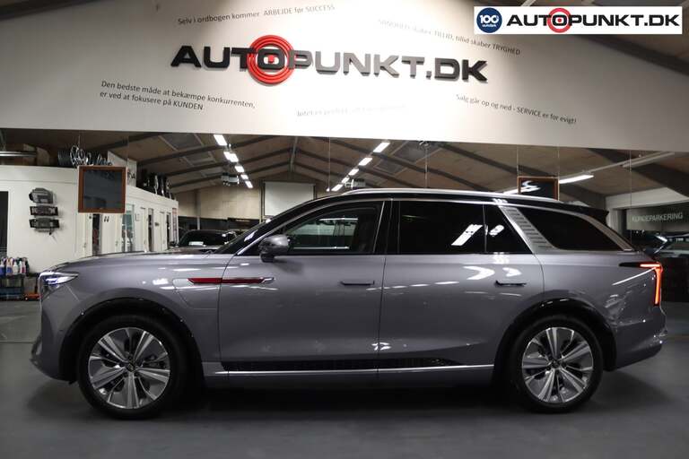 Hongqi E-HS9