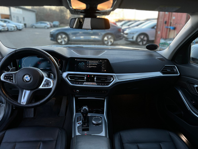 BMW 330e