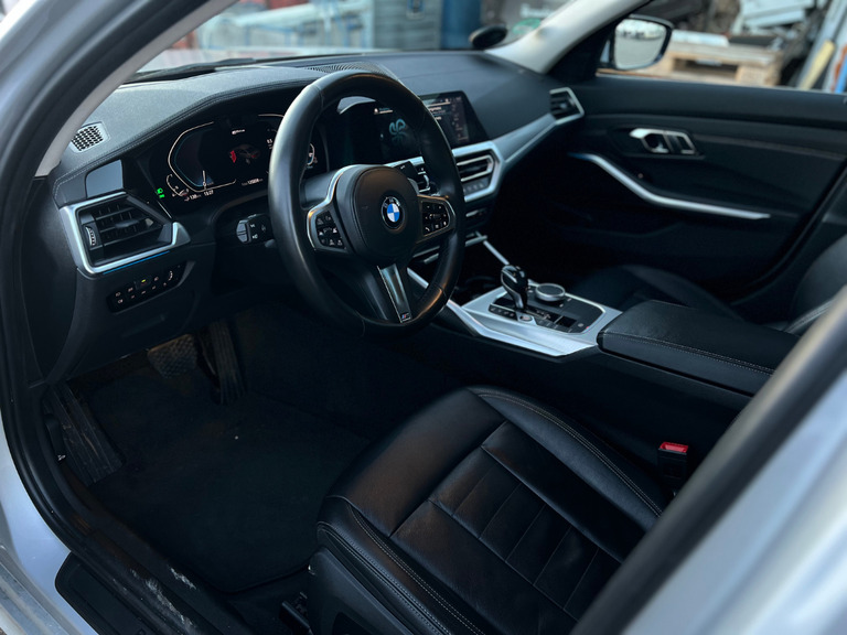 BMW 330e