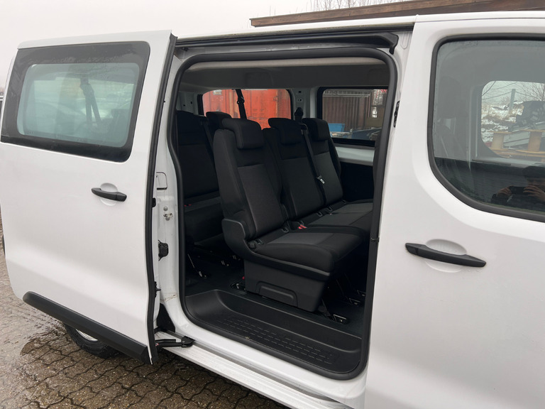 Peugeot e-Traveller