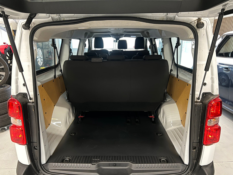 Peugeot e-Traveller
