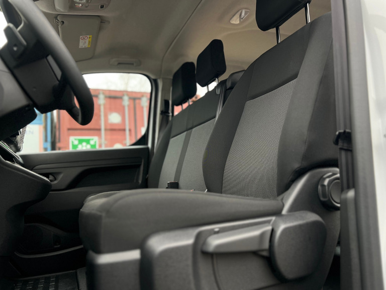 Peugeot e-Traveller
