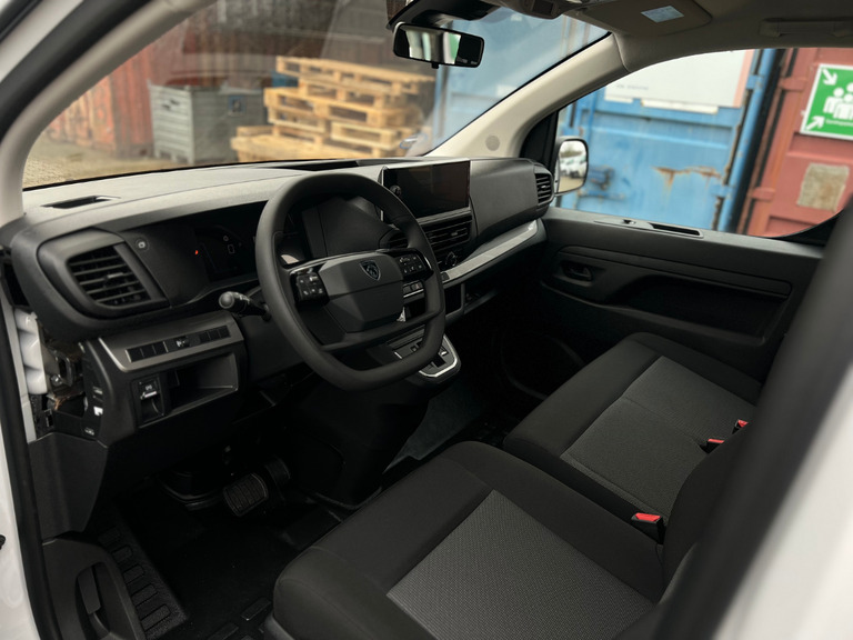 Peugeot e-Traveller