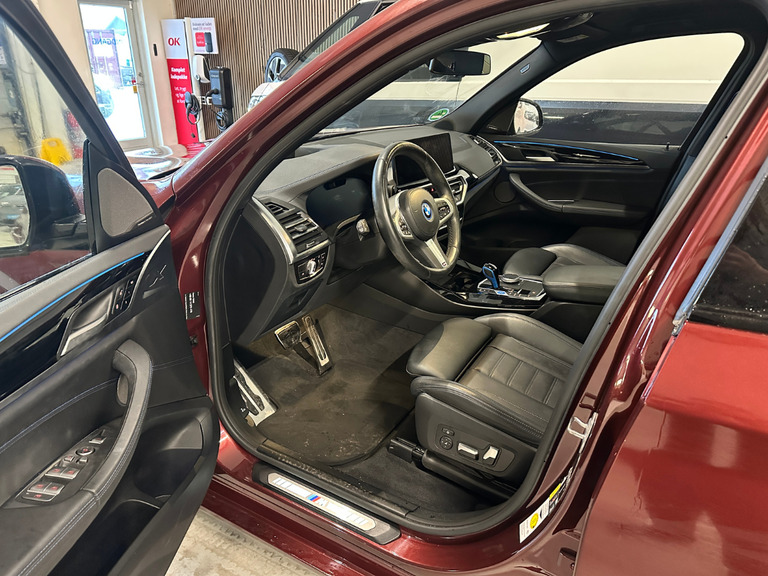 BMW iX3