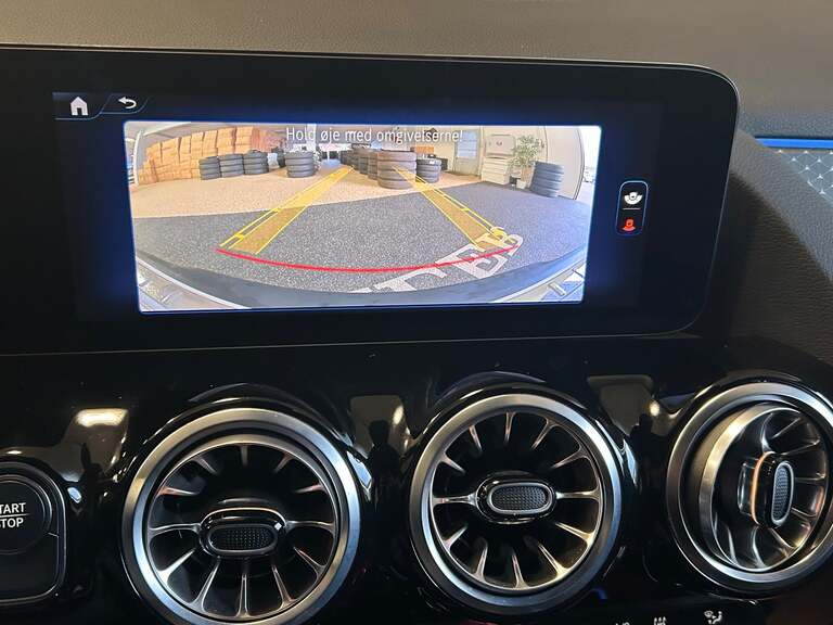 Mercedes EQA250+