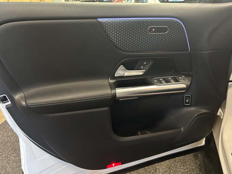 Mercedes EQA250+