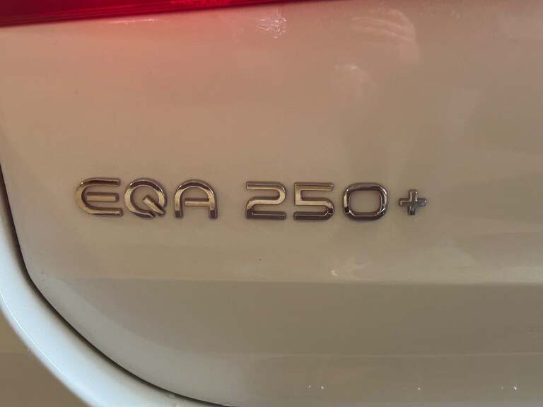 Mercedes EQA250+