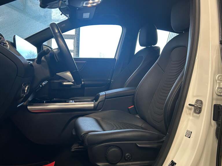 Mercedes EQA250+