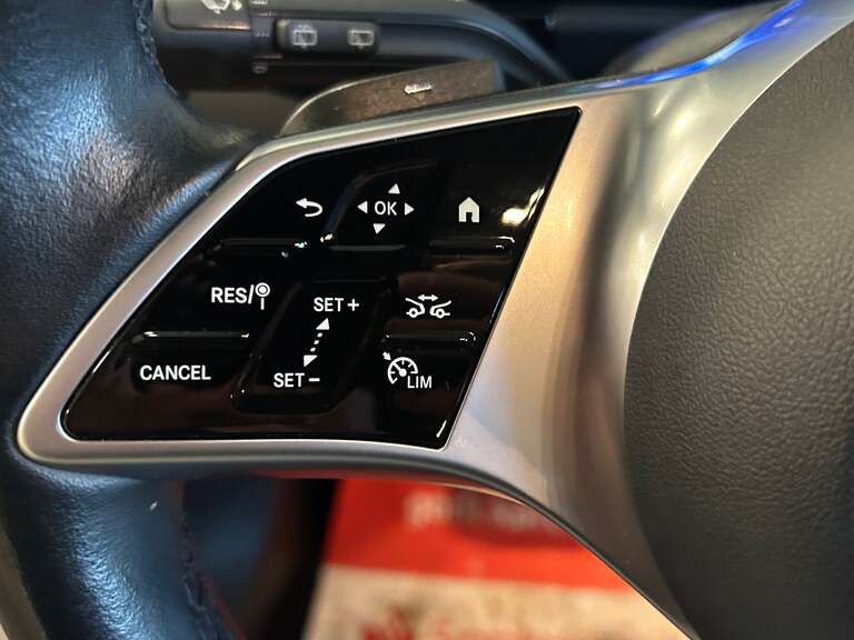 Mercedes EQA250+