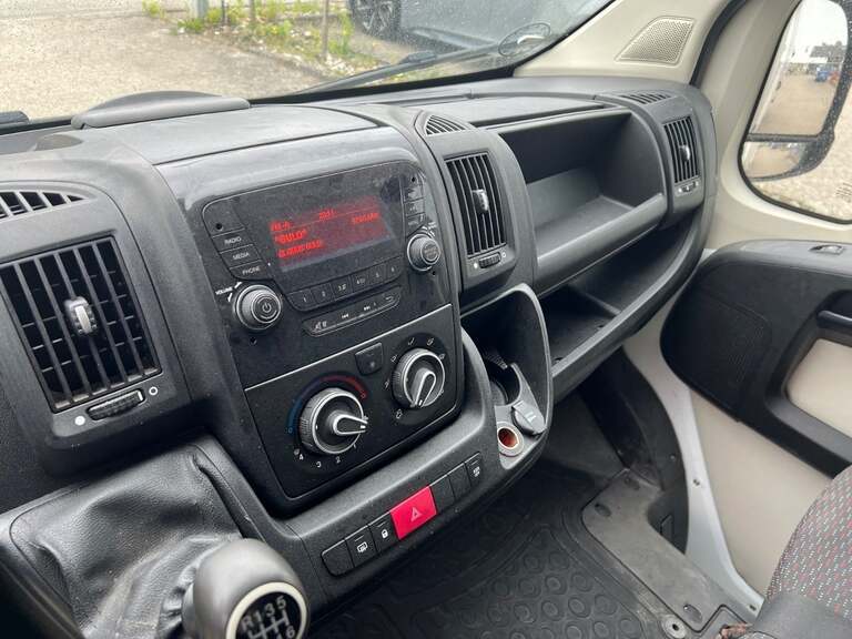 Peugeot Boxer 335