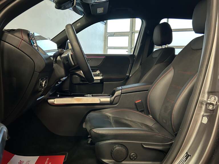 Mercedes EQB250+