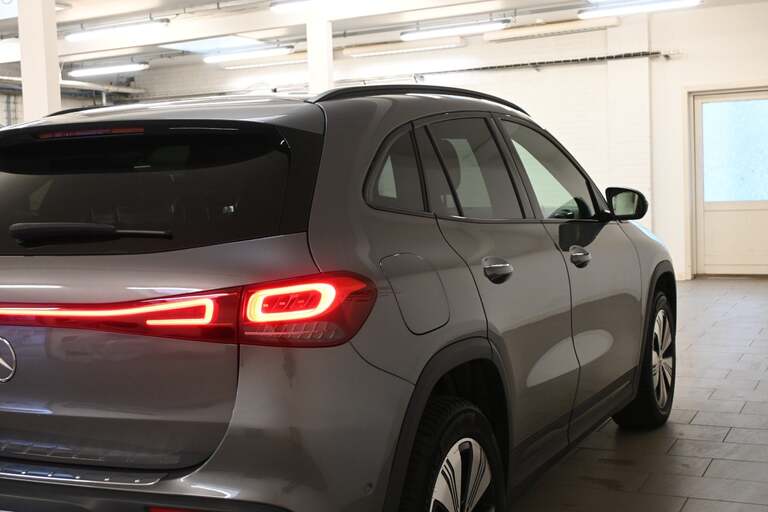 Mercedes EQA250