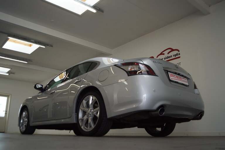 Nissan Maxima
