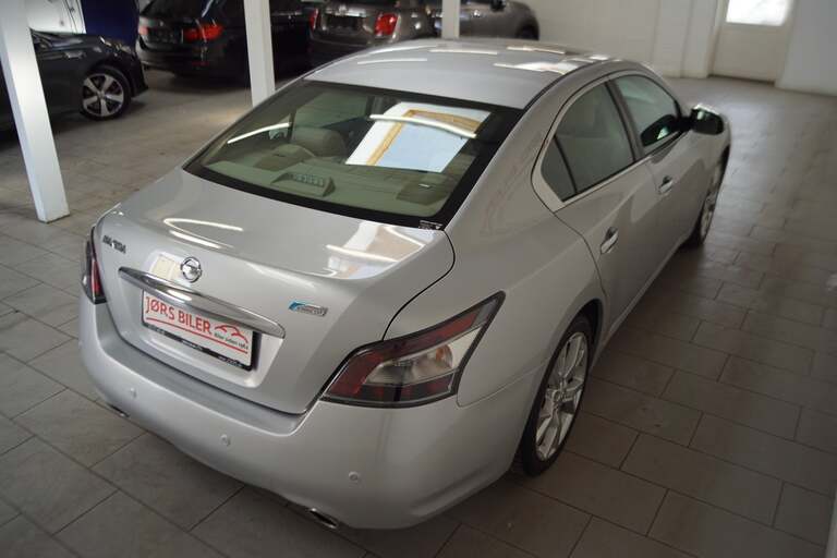 Nissan Maxima