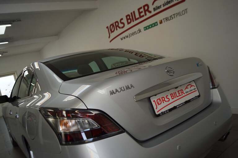 Nissan Maxima