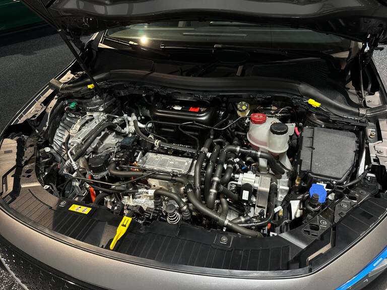 Mercedes EQA250+