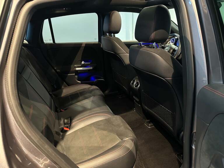 Mercedes EQA250+