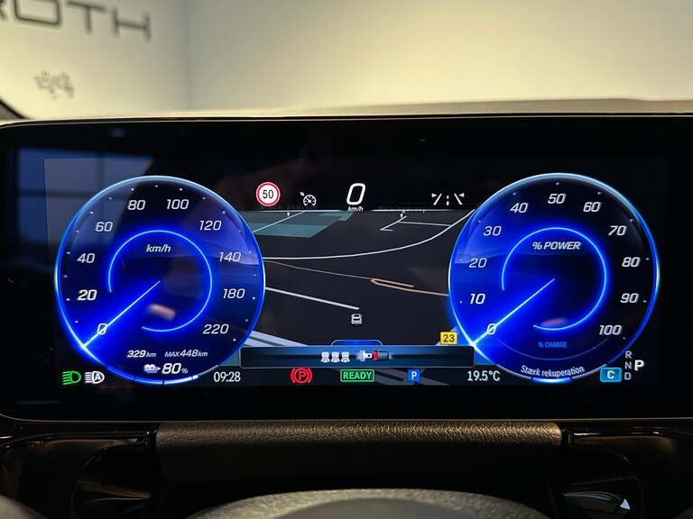Mercedes EQA250+