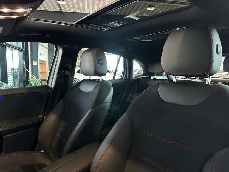 Mercedes EQA250+