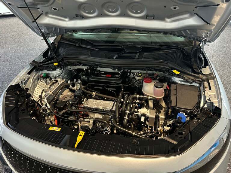 Mercedes EQA250+
