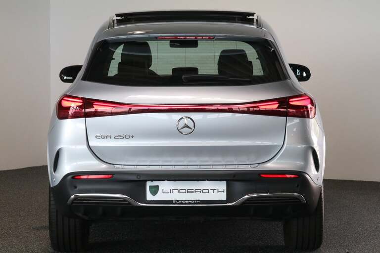 Mercedes EQA250+