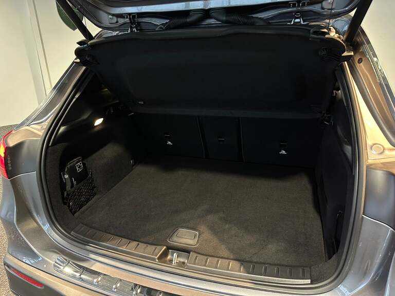 Mercedes EQA250+