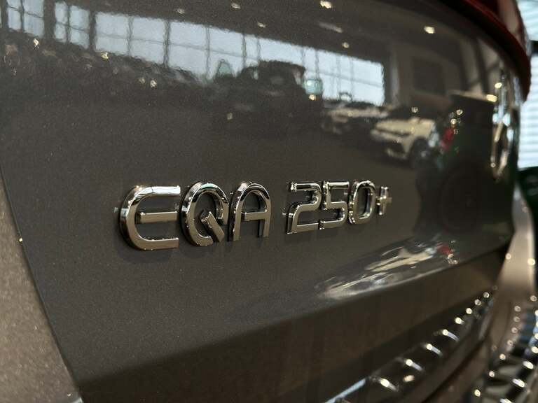 Mercedes EQA250+