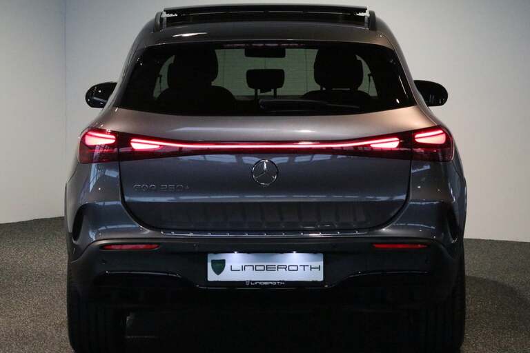 Mercedes EQA250+