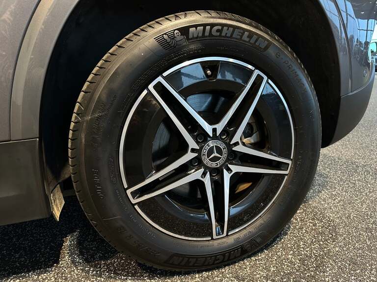 Mercedes EQA250+