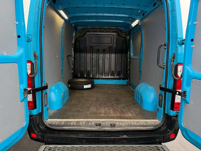Renault Master IV T33