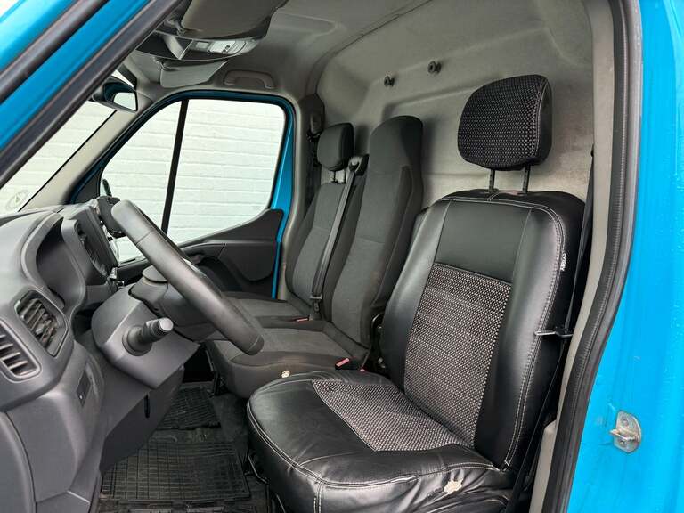 Renault Master IV T33