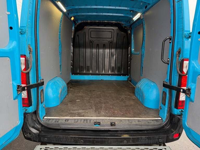 Renault Master IV T33