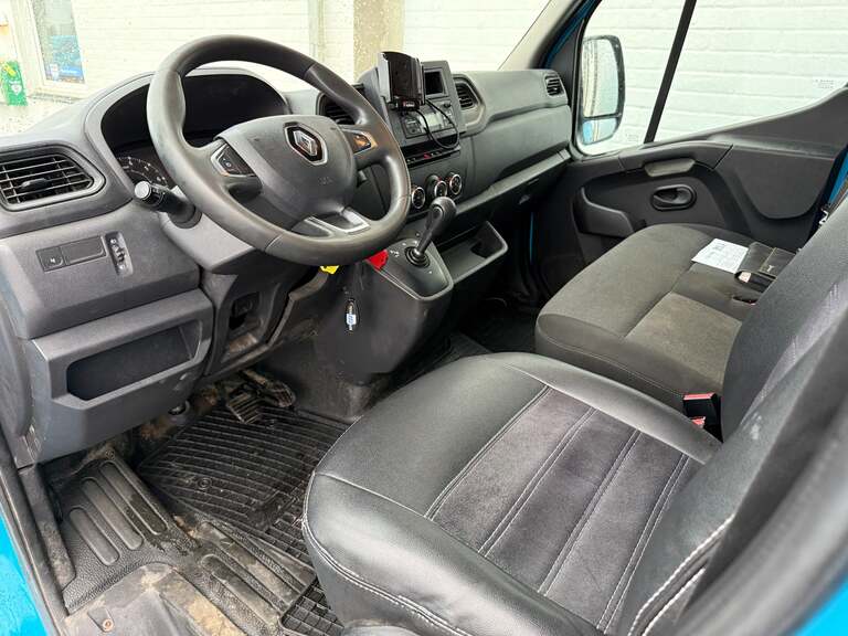 Renault Master IV T33