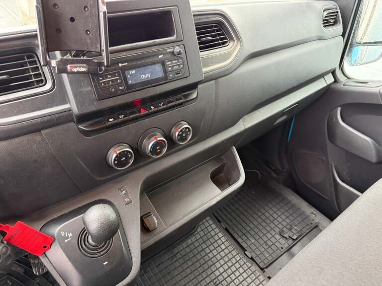 Renault Master IV T33