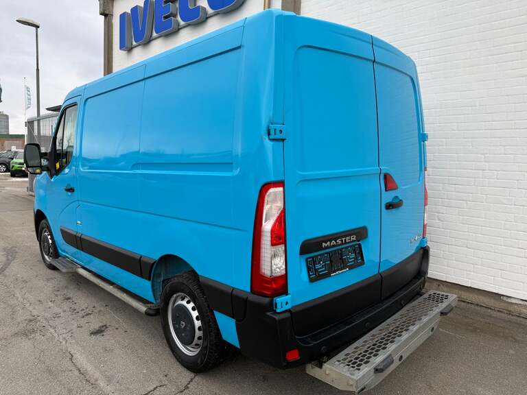 Renault Master IV T33