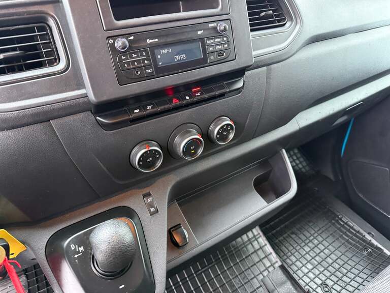 Renault Master IV T33