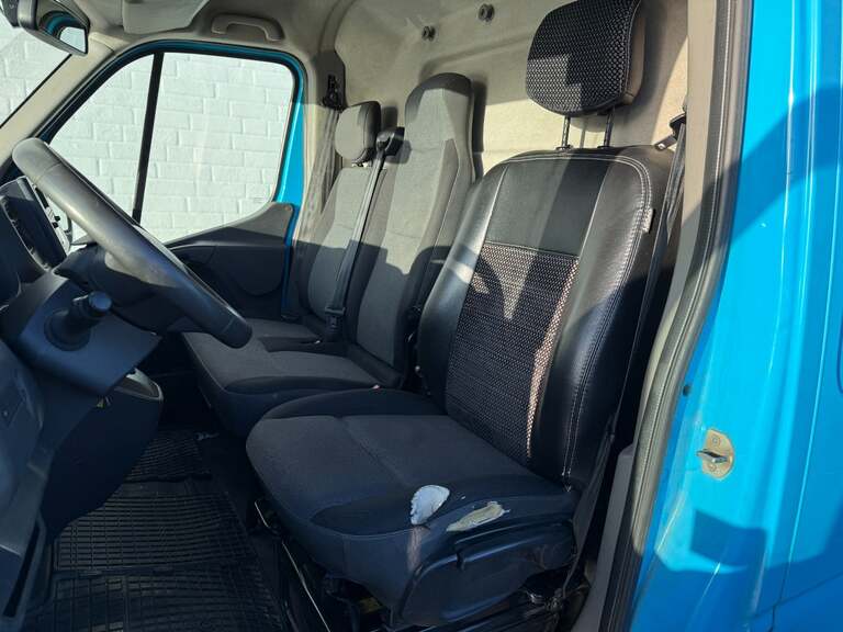 Renault Master IV T33