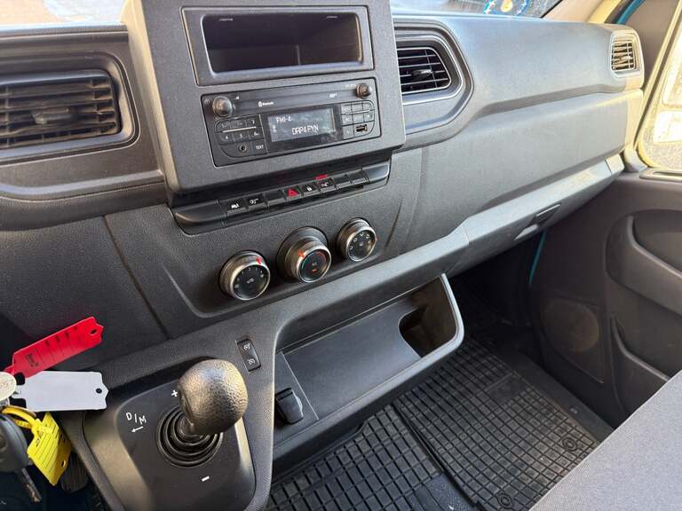 Renault Master IV T33